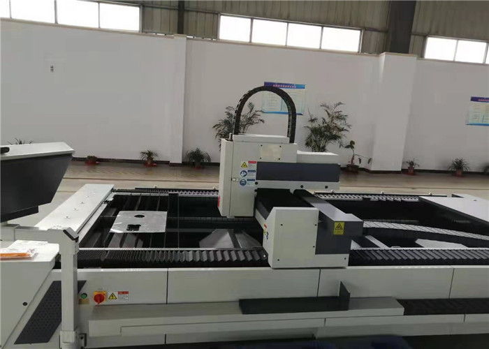 1KW CNC Fiber Laser Cutting Machine High Density Worktable With Automated Feed Roller