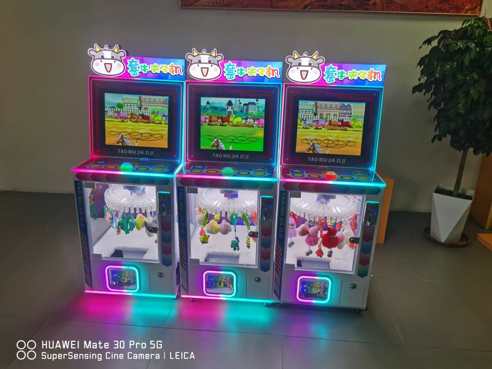 Kid's Entertainment Coin 24 Clip Gift Vending Win Prize Game Machine
