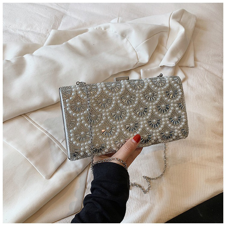2023 Light Lady Pearl Chain Bags Lady Design Purses For Females Zipper Hasp Closure