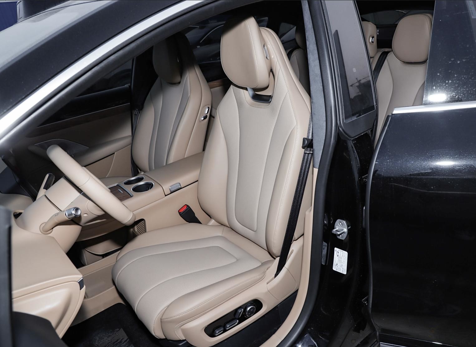 AWD Driving Type Electric Limousine Electric Car LUXCEED R7 with Pure Electric Energy Type