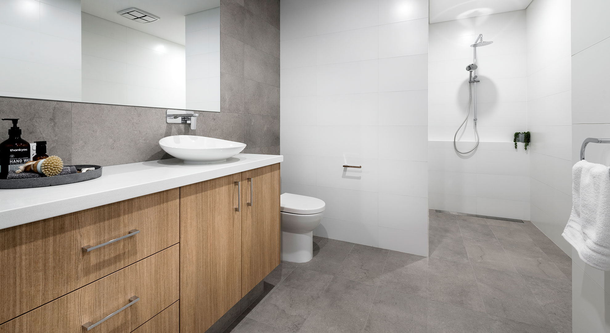 18 Inch Floor Mounted Small Bathroom Vanity with Silver Mirror and Customized Color