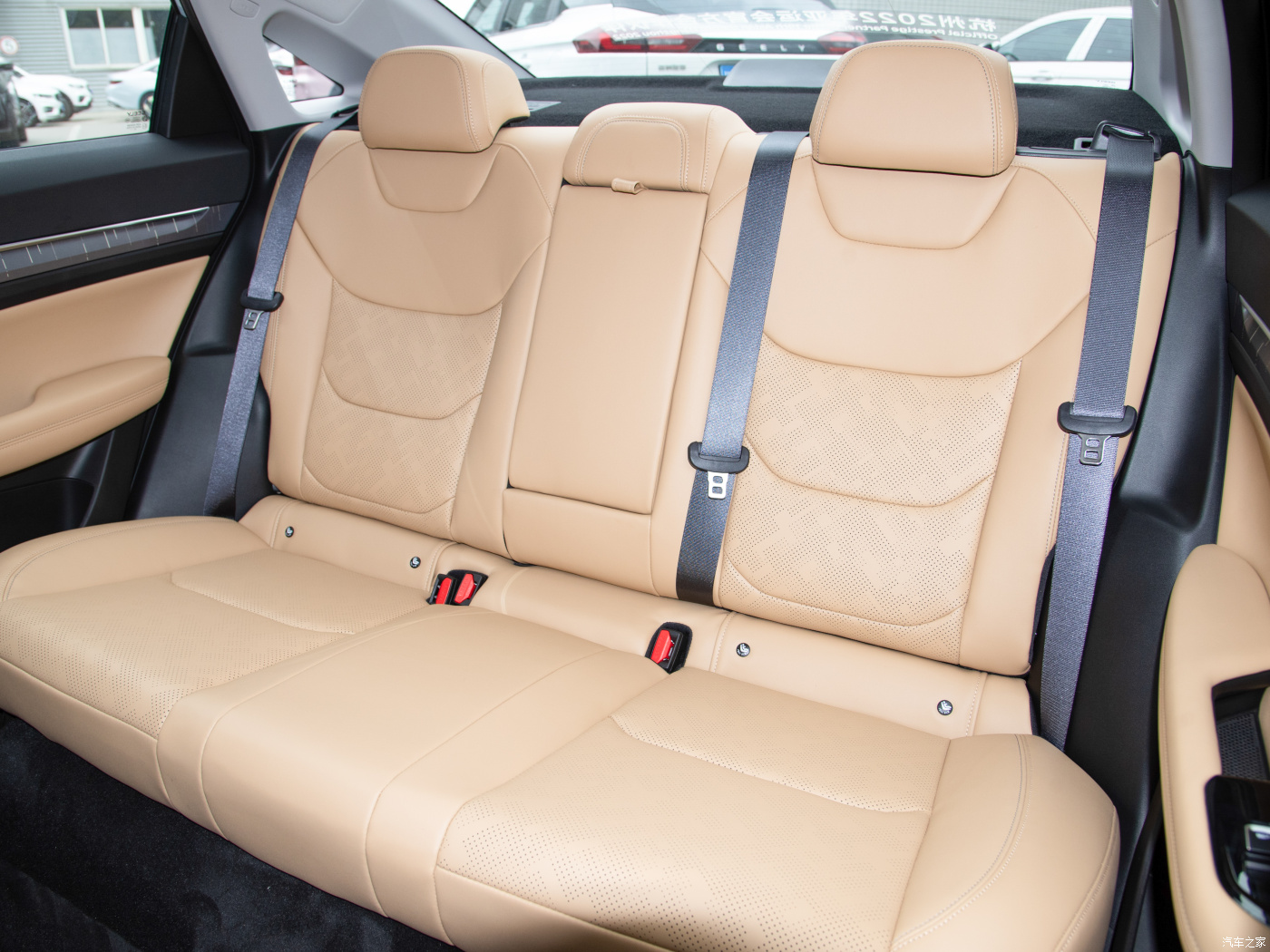 2023 2024 Buick Envision PLUS 652T Four Wheel Deluxe Model SUV Normal Cruise Control and 5 Airbags for Maximum Protection