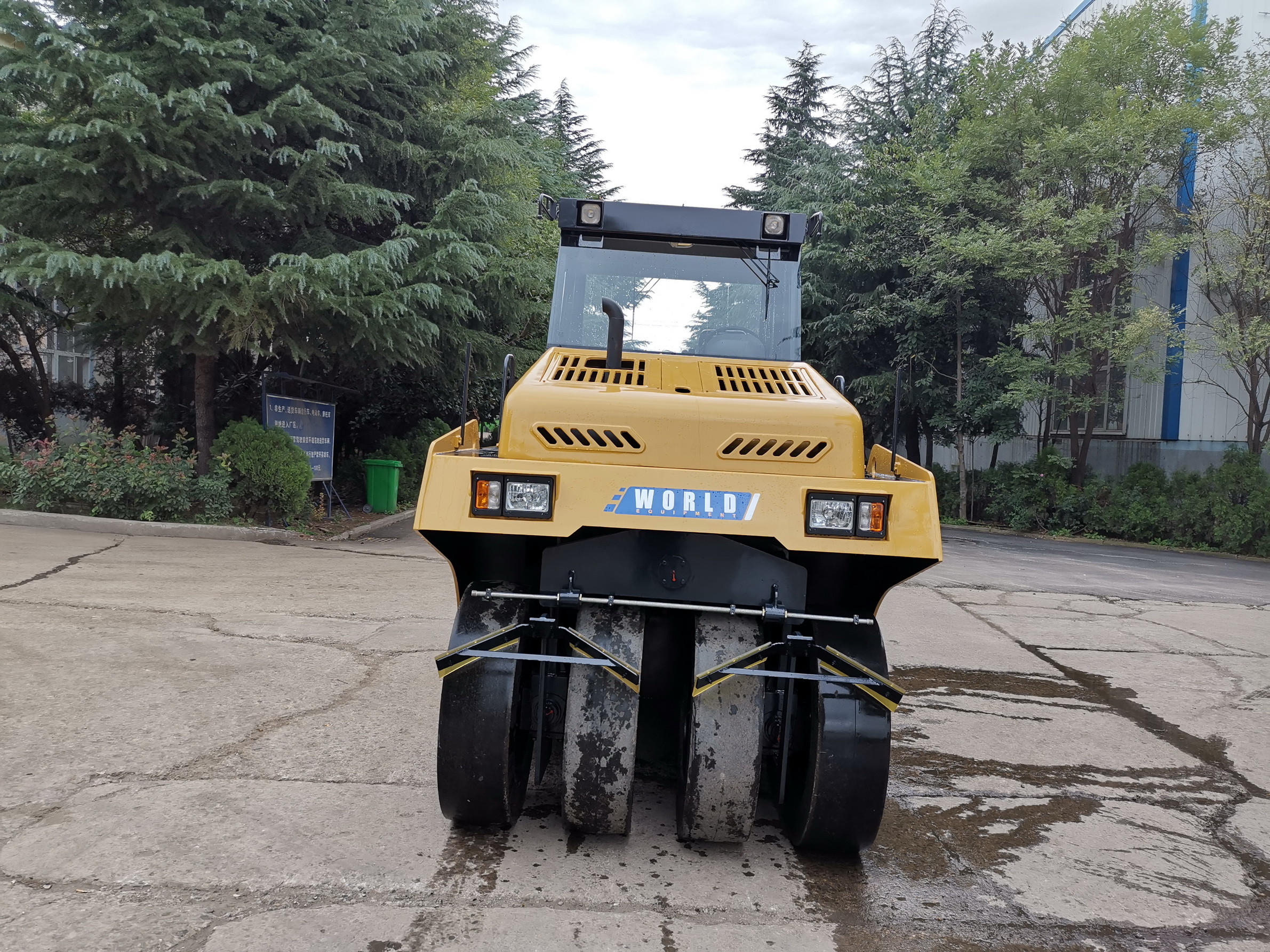 Diesel Hydraulic Road Roller 75 KW Compact Cohesive New Condition