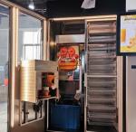 Commercial Fruit Juice Vending Machine 1000W Fresh Squeezed Orange Juicer