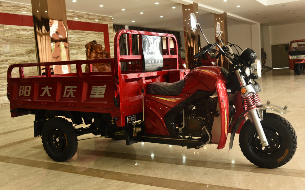 DAYANG 150CC/200CC LED Light 3-wheel Motorcycle Car Perfect for Cargo Transportation