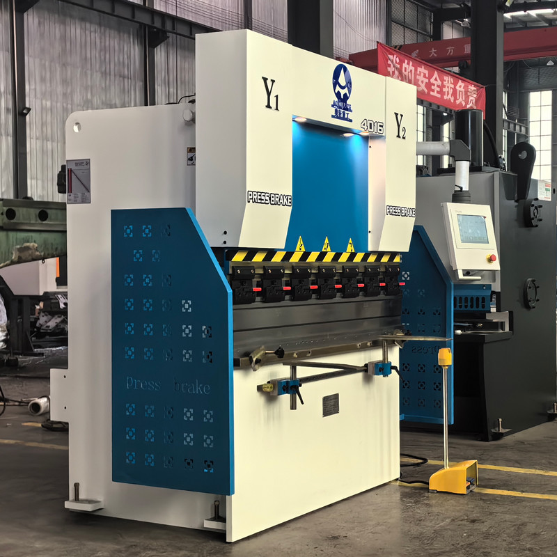 CNC Servo Press Brake Hydraulic Press Brakes 2500mm Worktable Sheet Metal Bending
