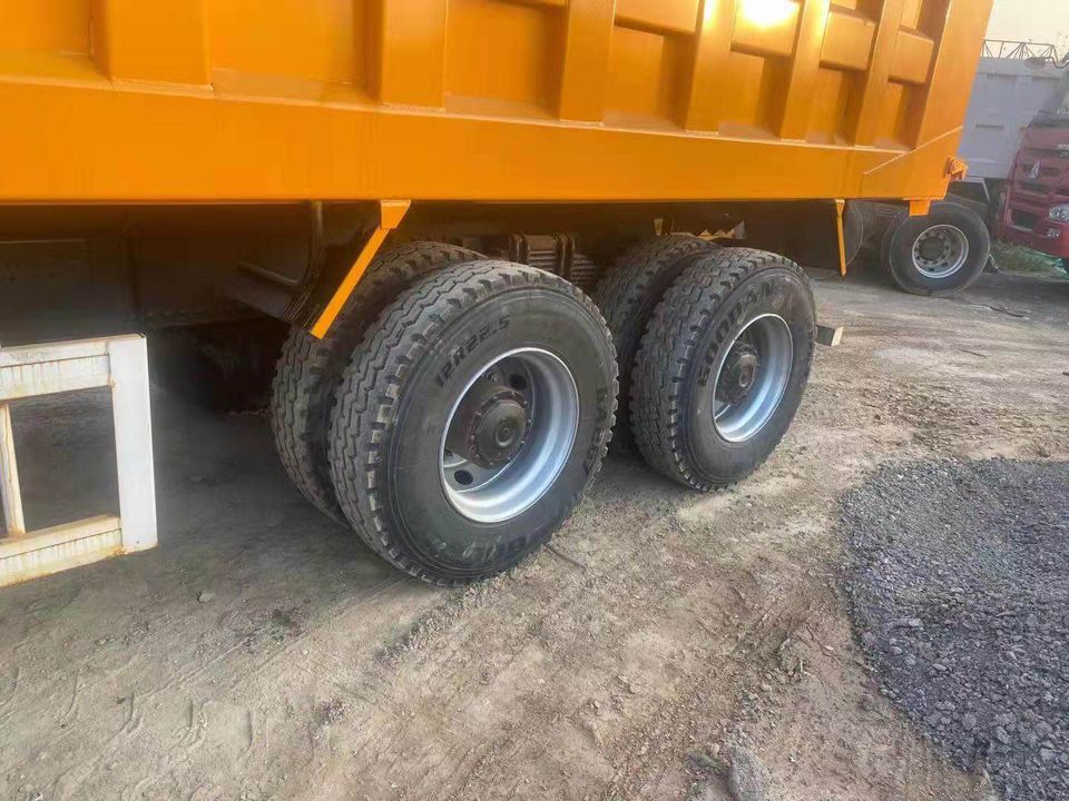 Shacman 6x4 380hp Euro2 Euro3 10 Wheeler Used Tipper Dump Truck for 2 Passengers