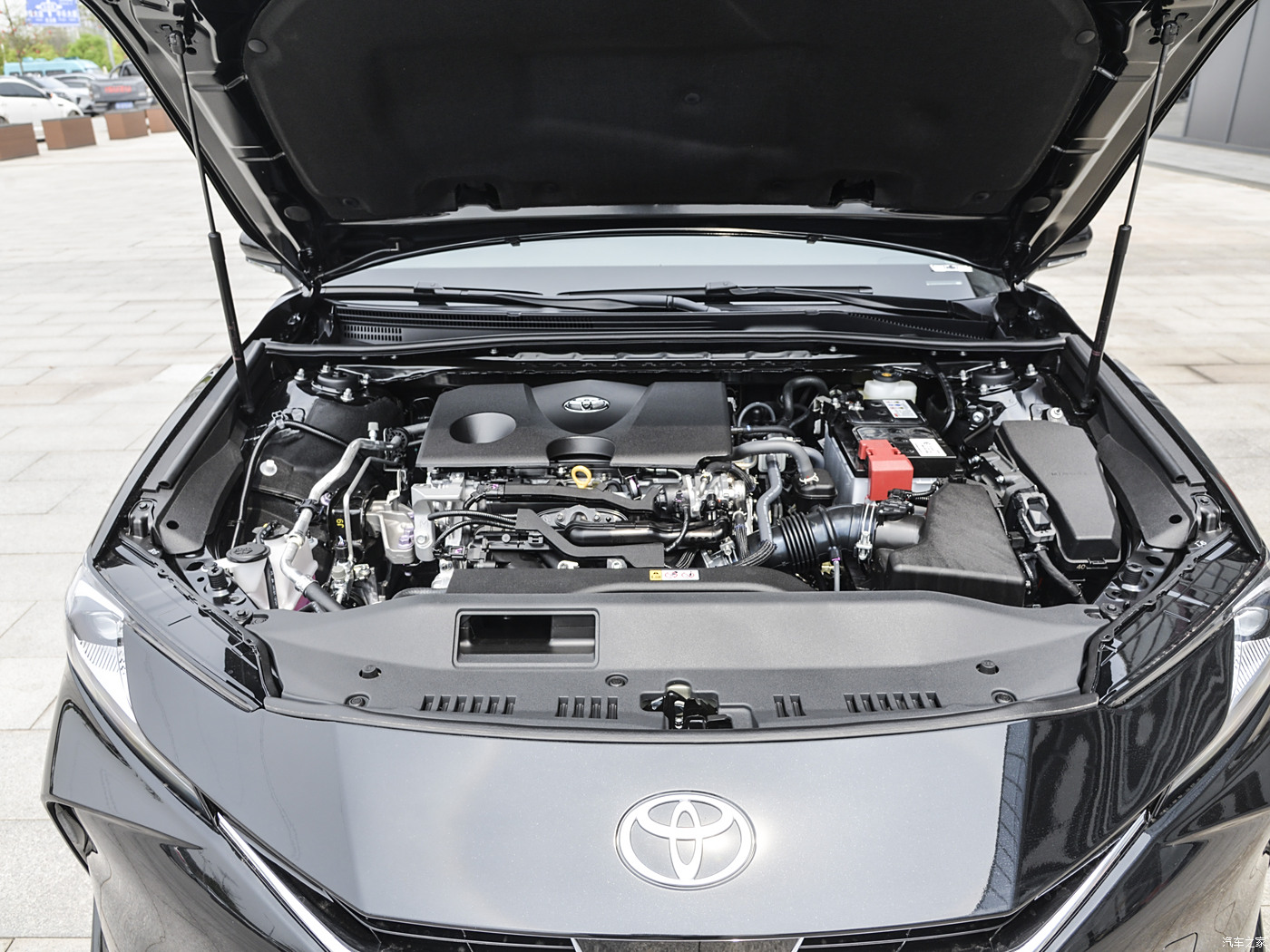 2024 Toyota Camry 2.0L Sports Plus Hybrid Sedan FWD Left-Hand Drive Single Motor 4915*1840*1450 for Chinese Markets