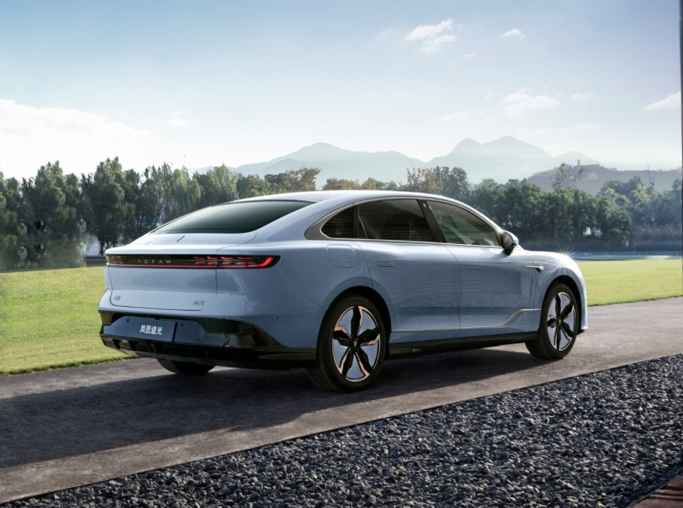 Energy Vehicles Lantu Free 5 Seats Electric SUV Voyah Chasing Light Electric Vehicle Maximum Power 375 510Ps