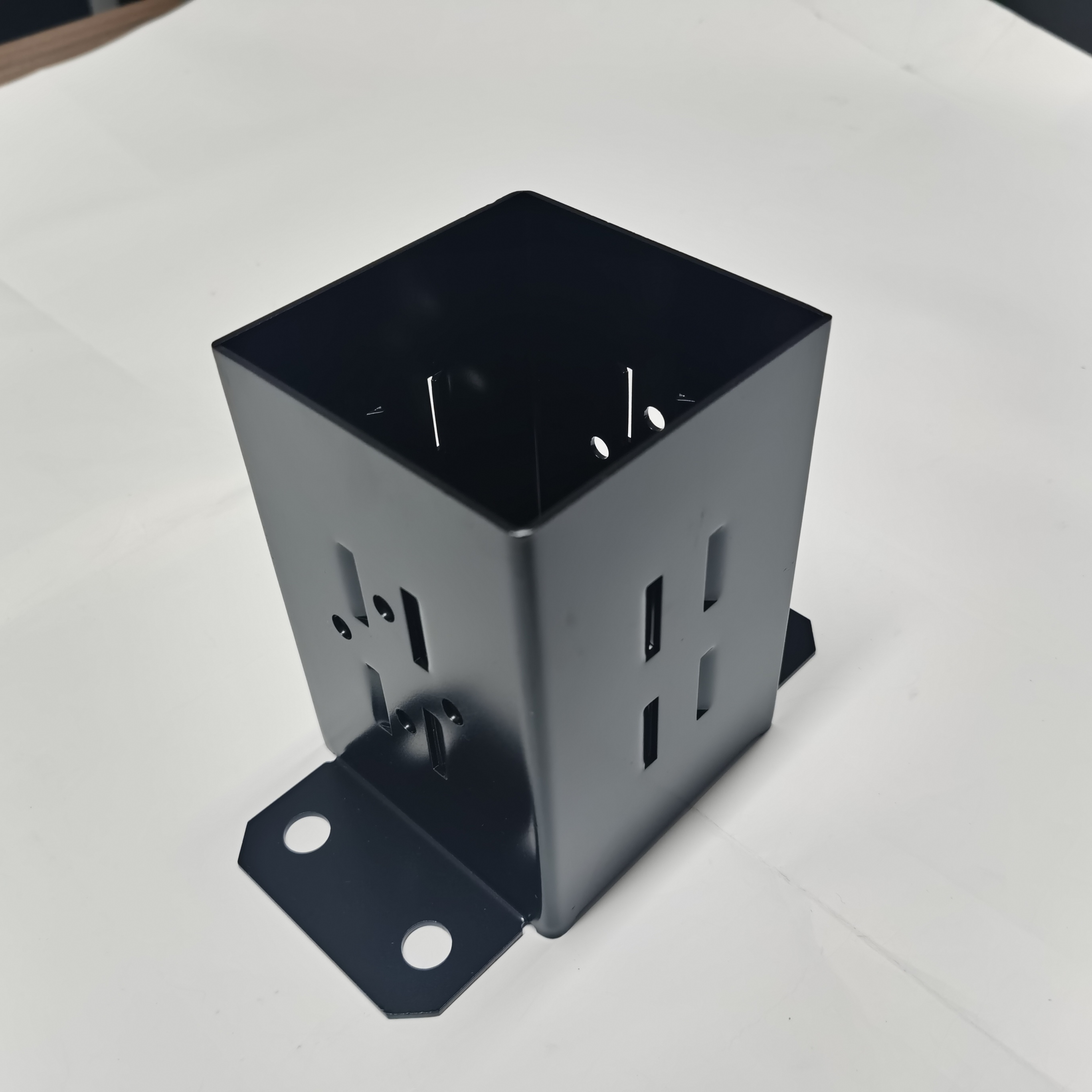 Standard Single-side Bracket Outdoors Design Space Saving Wood Post Base Metal Brackets