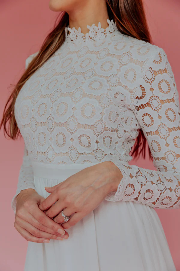 White Cut Out Ladies Lace Dresses With Lantern Sleeves 100% Polyester