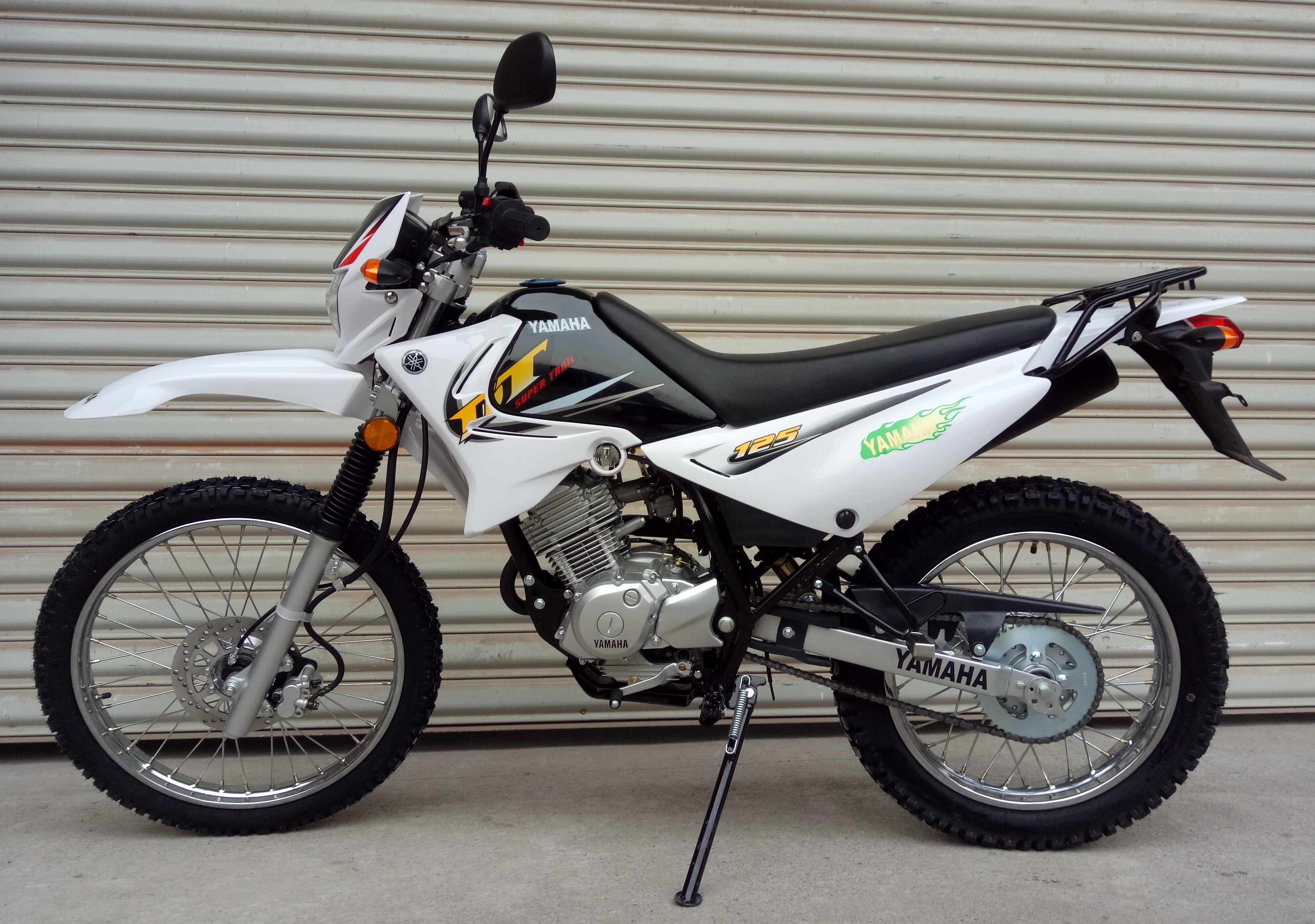 OEM Dual Sport Motorcycle with Fuel Capacity 4-6 Disc/Drum Brakes and Chain Drive System