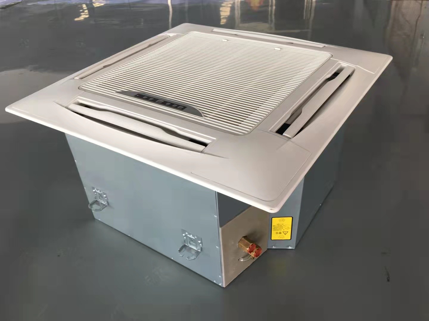 Cassette Fan Coil Unit: 340M3/H, 2100w Cooling & 3360w Heating, 1 Fan & Motor, 24kg