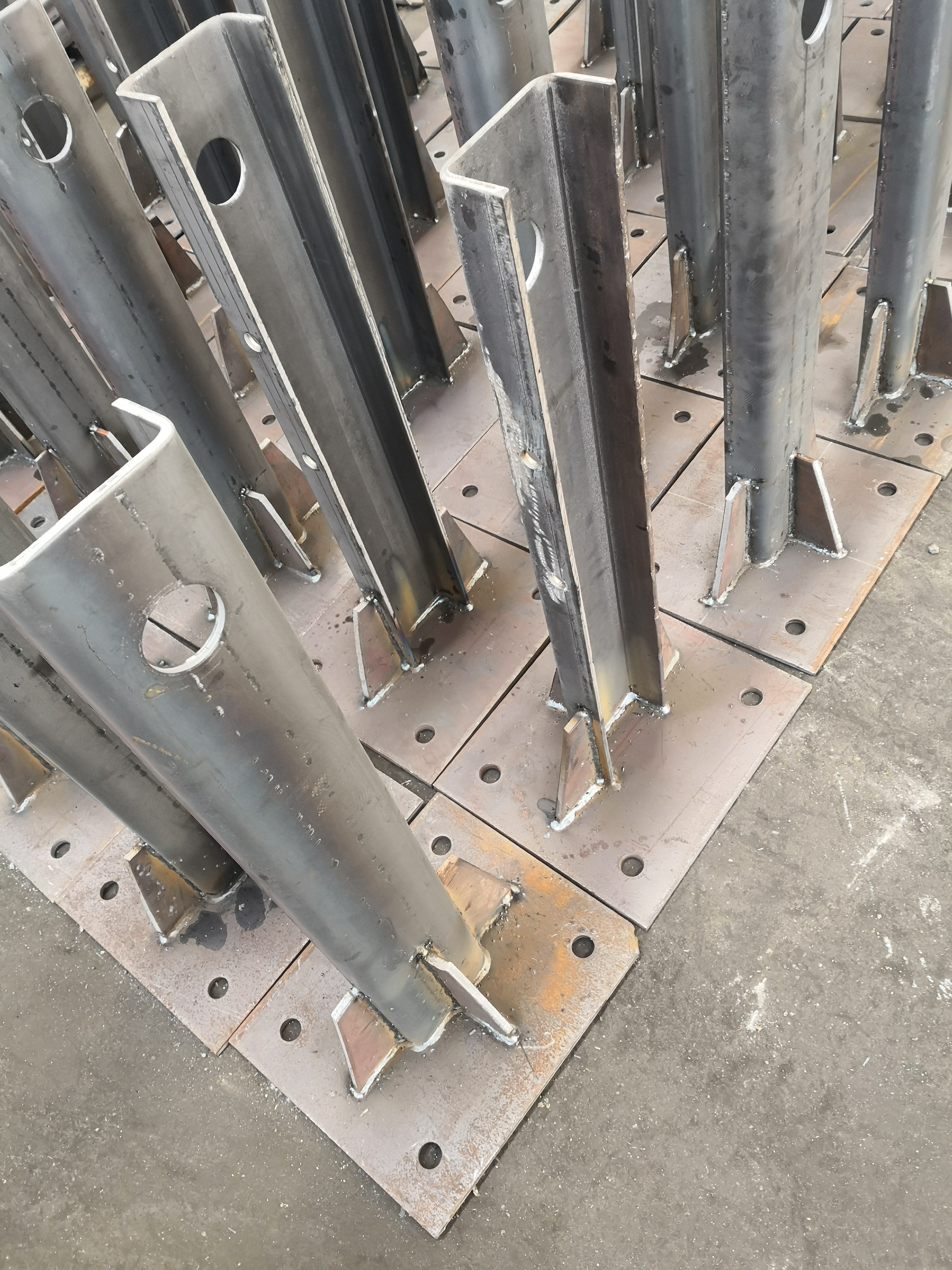 Galvanized Steel Guardrail Post For Roadway Safety On Highway Anti-Collision