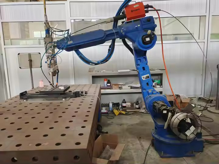 Max Laser Source Bearing 6 Axis Robot Arm 1500W Fiber Laser Welding Machine for Easy Operation and Industrial Welding