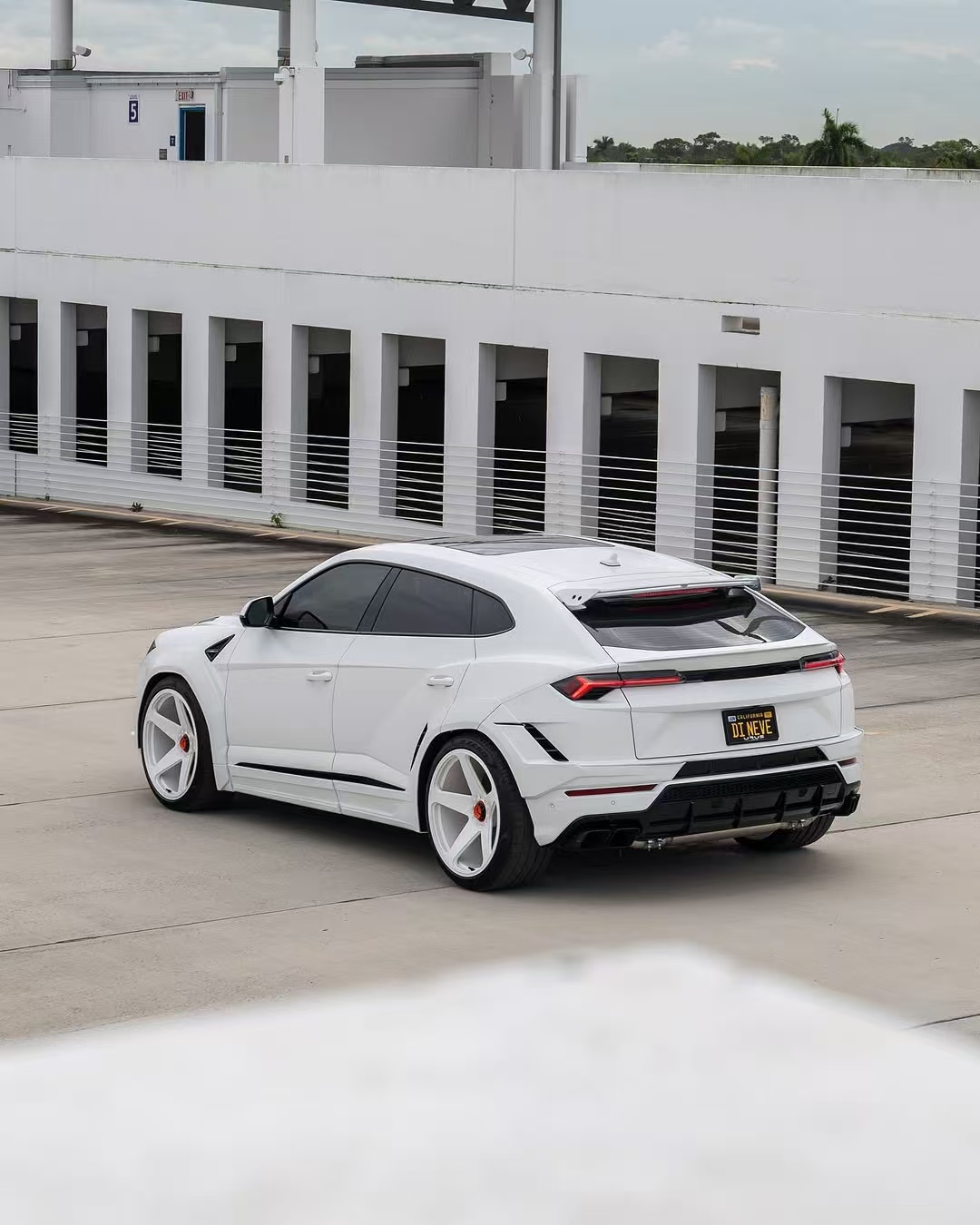 Lamborghini URUS Carbon Body Kit NT Style Front Lip Diffuser Spoiler Custom Wide Body Kits