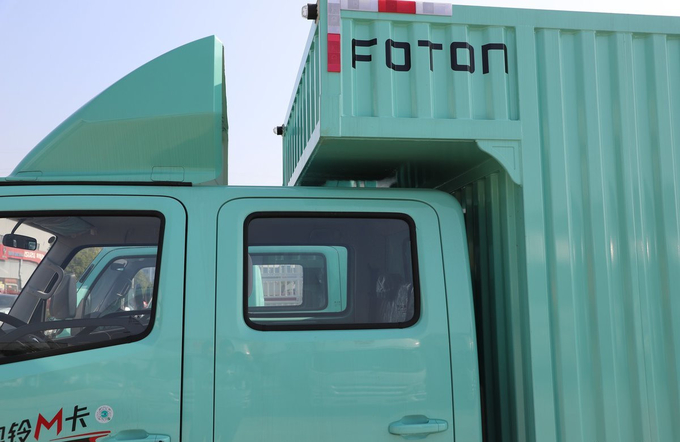 Used Light Cargo Trucks 2.7 Meters Container Box 2+3 Seats Double Cabin Chinese Brand Foton