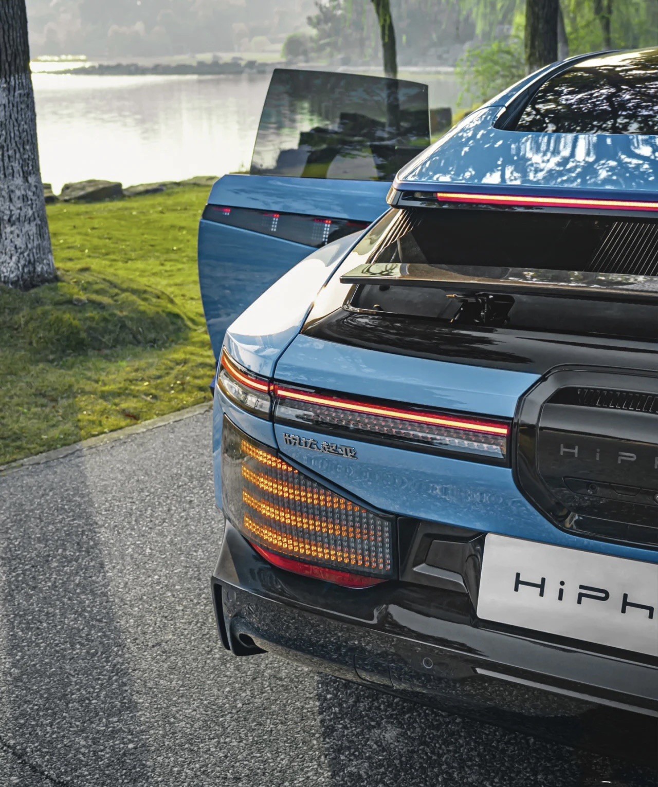 HiPhi Z Electric Luxury Car Intelligent Driving 705KM Range 0-100km/H Acceleration 3.8s