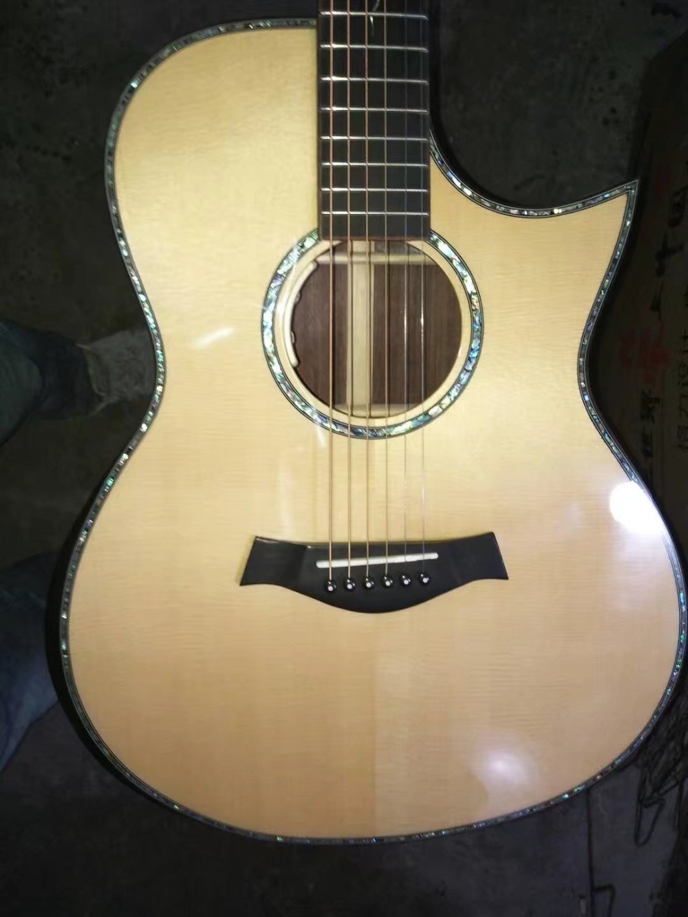 AAAA dreadnought body customize guitar cut-away AAAA all solid single cut armrest acoustic electric guitar