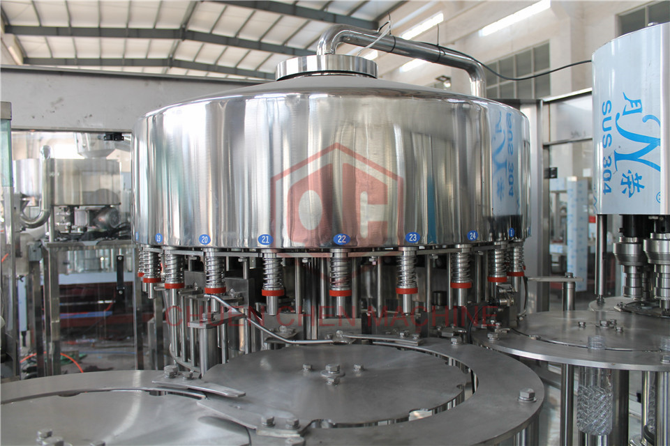 Gravity Plastic Bottle Filling Machine With Shrink Wrapping Equipment 4 in 1