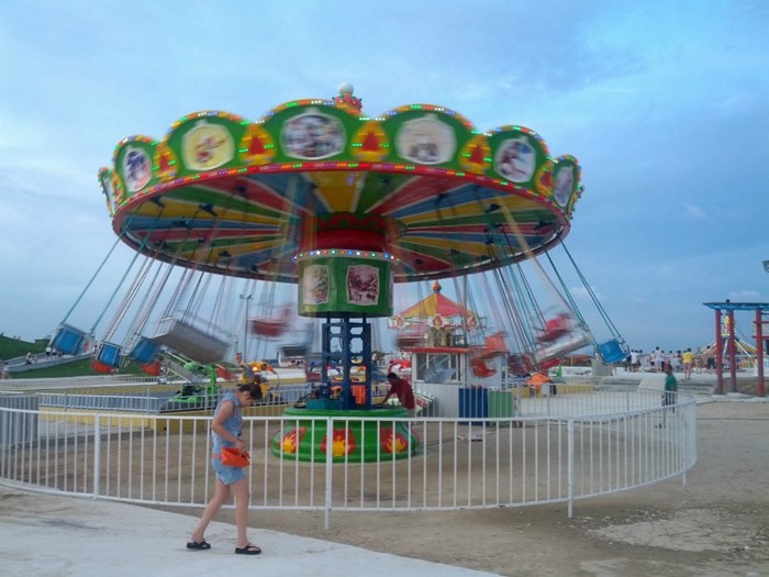 Adjustable Speed Flying Chair Ride With Lift Swing And Rotation Function