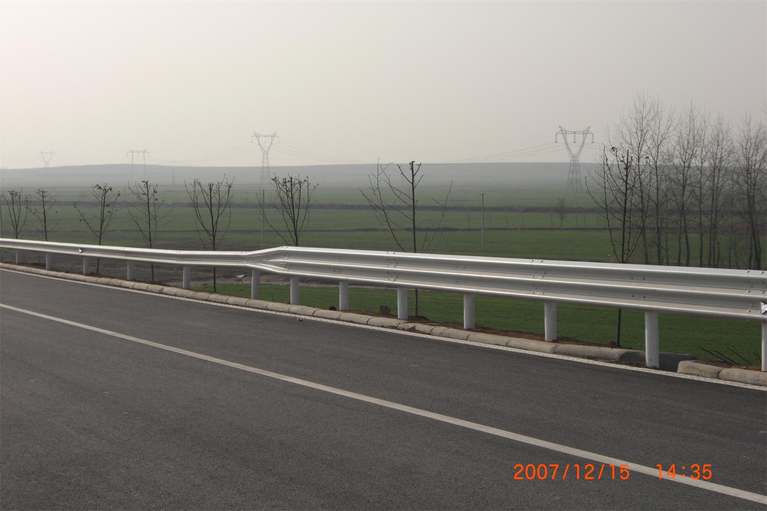 Hot Dipped Galvanized Highway Safety 3 To 2 Two To Be Three Guardrail for Roadway Sale
