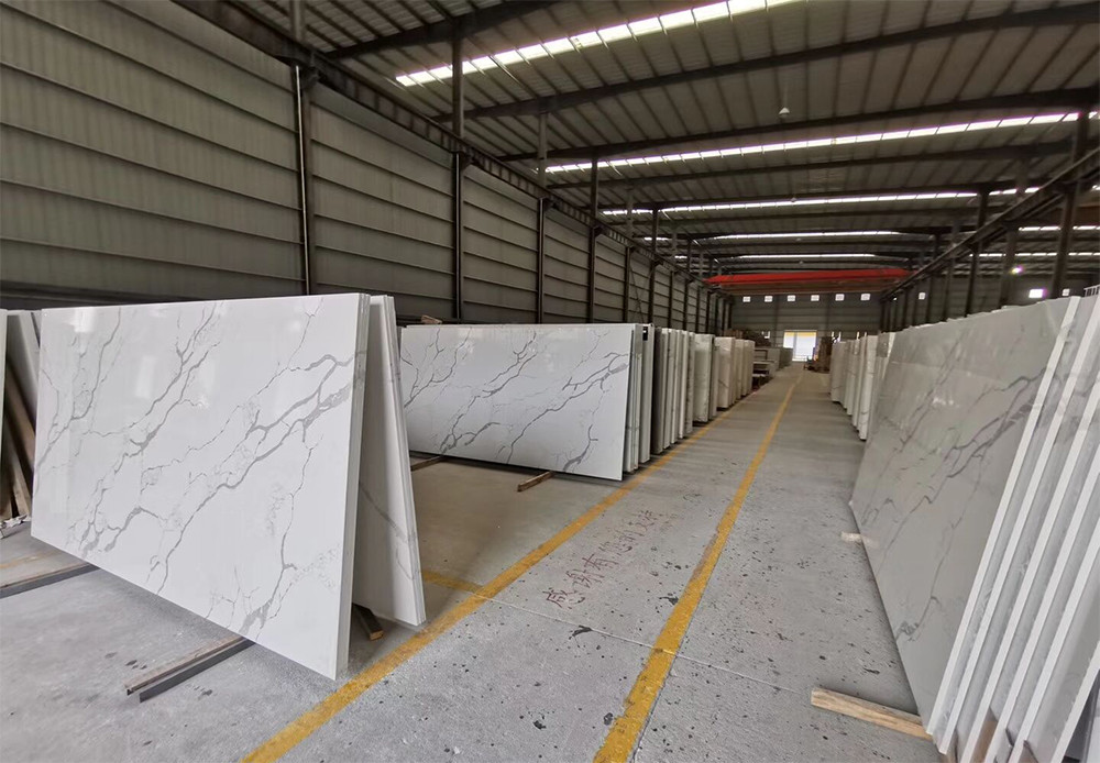 132.8Mpa Calacatta Gold Quartz White Marble For Fireplace