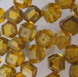 Quality Industrial Rough Synthetic Monocrystal Diamond Hpht 1.2mm 1.8mm 2mm 2.2mm 2.8mm 3mm wholesale