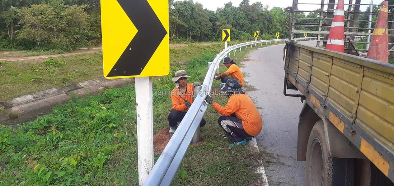 Hot Galvanized Cold Rolled Technology Customized W Beam Highway Guardrail Traffic Barrier