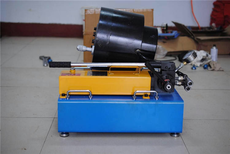 CE Certified 200KG Manual Hose Crimping Machine Dimension 550 X 670 X 555 Mm