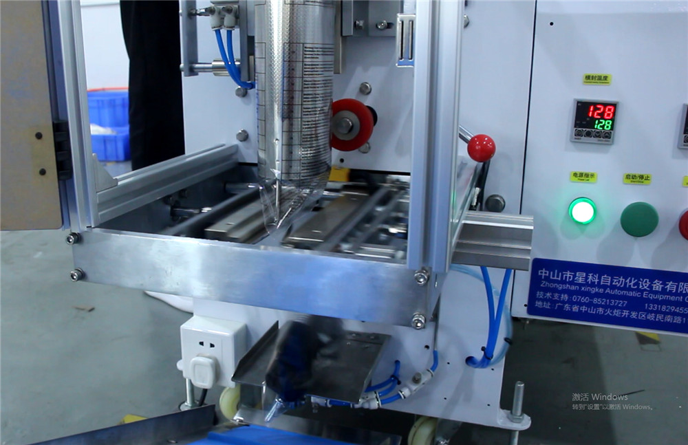 Semi-Automatic Sealing Bagging Casters Filling Bag Nuts Bolt Packaging Machine For Bolts