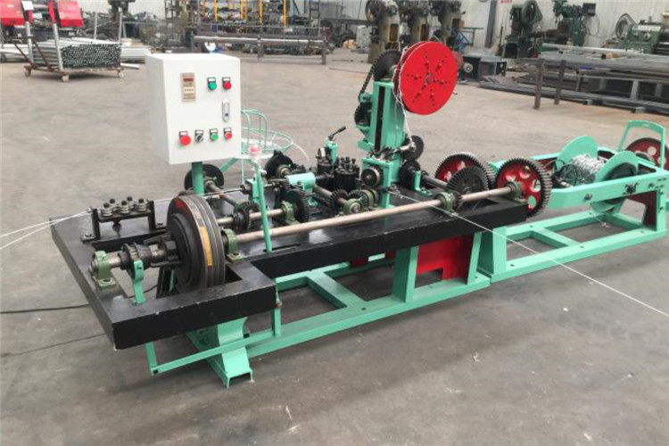 ​Full Automatic Fast Cyclone Barbed Wire Net Wire Fence Machine 76MM 102Mm Barbed Space
