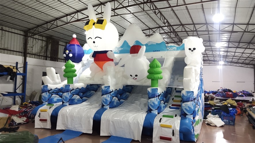 Attractive Ice Theme Kids Bouncy Castle With Rabit Inflatable Slide