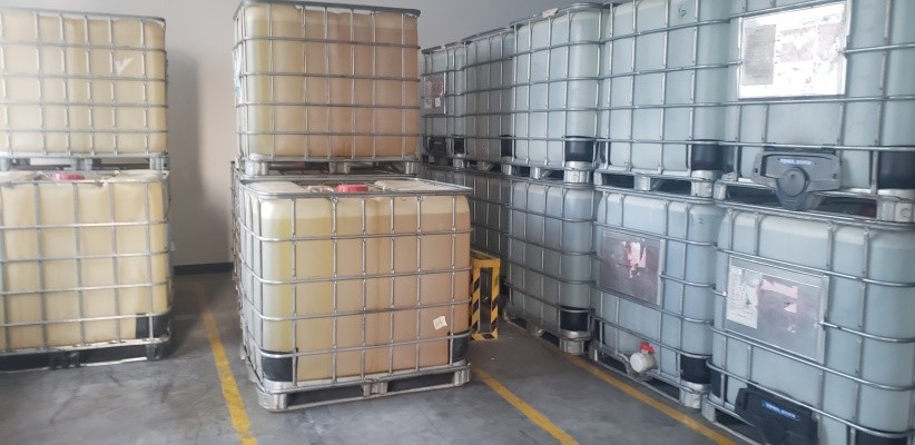 PE Wax Additive Yellow Translucent Emulsion Surface Protection Agent For Wood Flooring