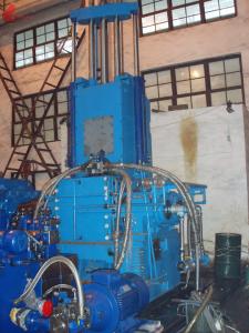 Quality Four-Wing 7500kg / h Alloy steel casting Banbury Internal Mixer Hermetic Type FM-410 wholesale