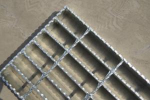 Quality T1 Steel Grate Stair Treads 30mm Bearing Bar Pitch wholesale