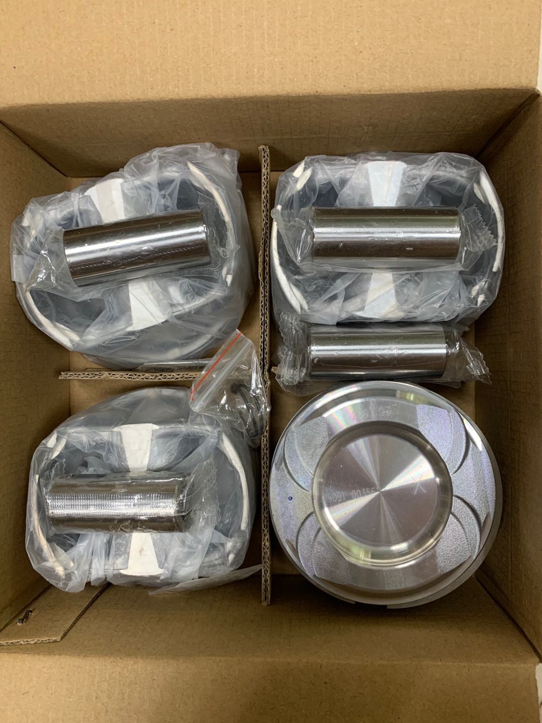 A2740300900 2740300900 Auto Engine Parts Mercedes Benz Pistons Sets
