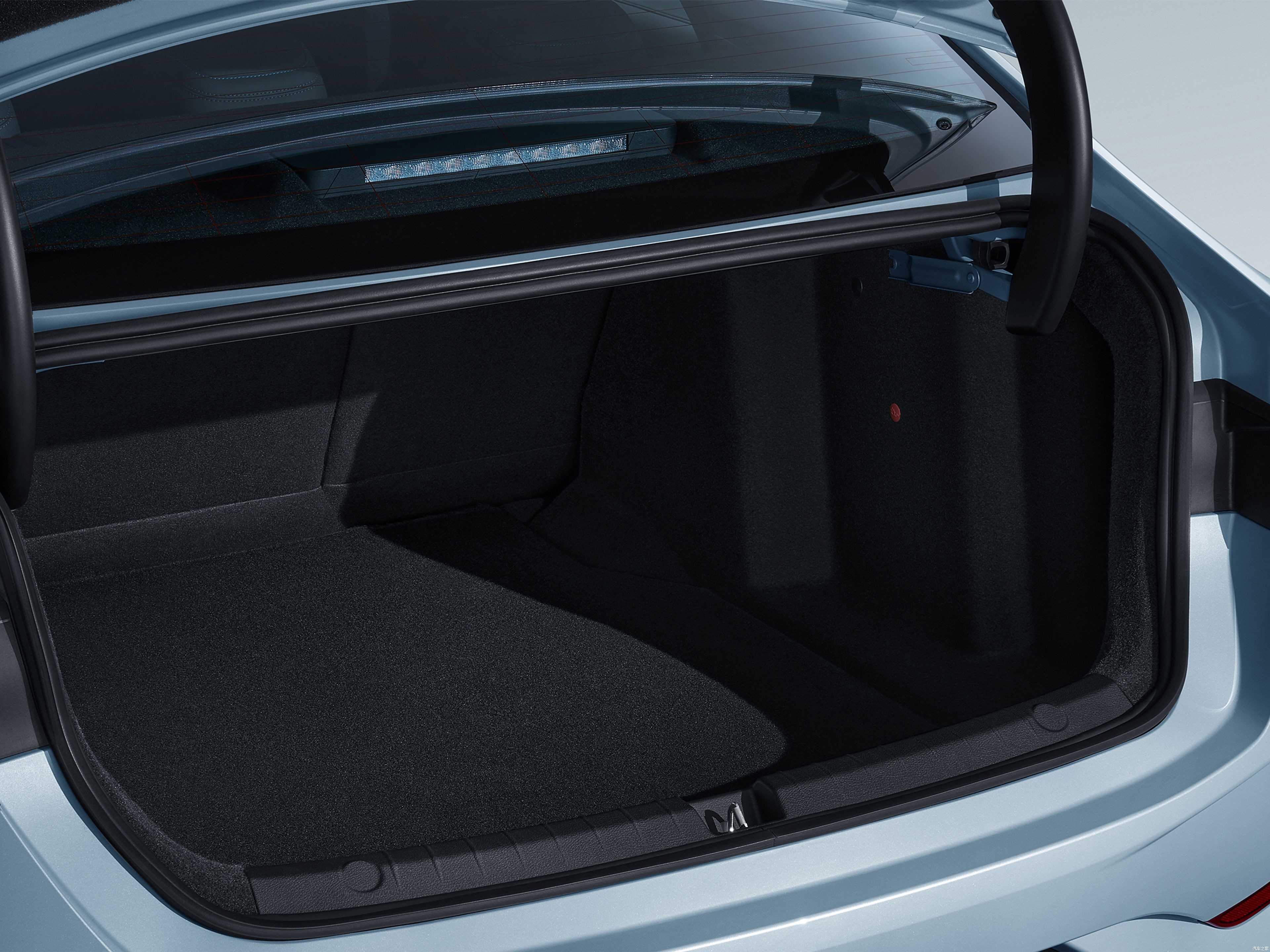 Second generation BYD Qin Plus 2025 DM-i Intelligent Driving Edition , with upgraded features, counting the same price.The Smart Driving Model with
