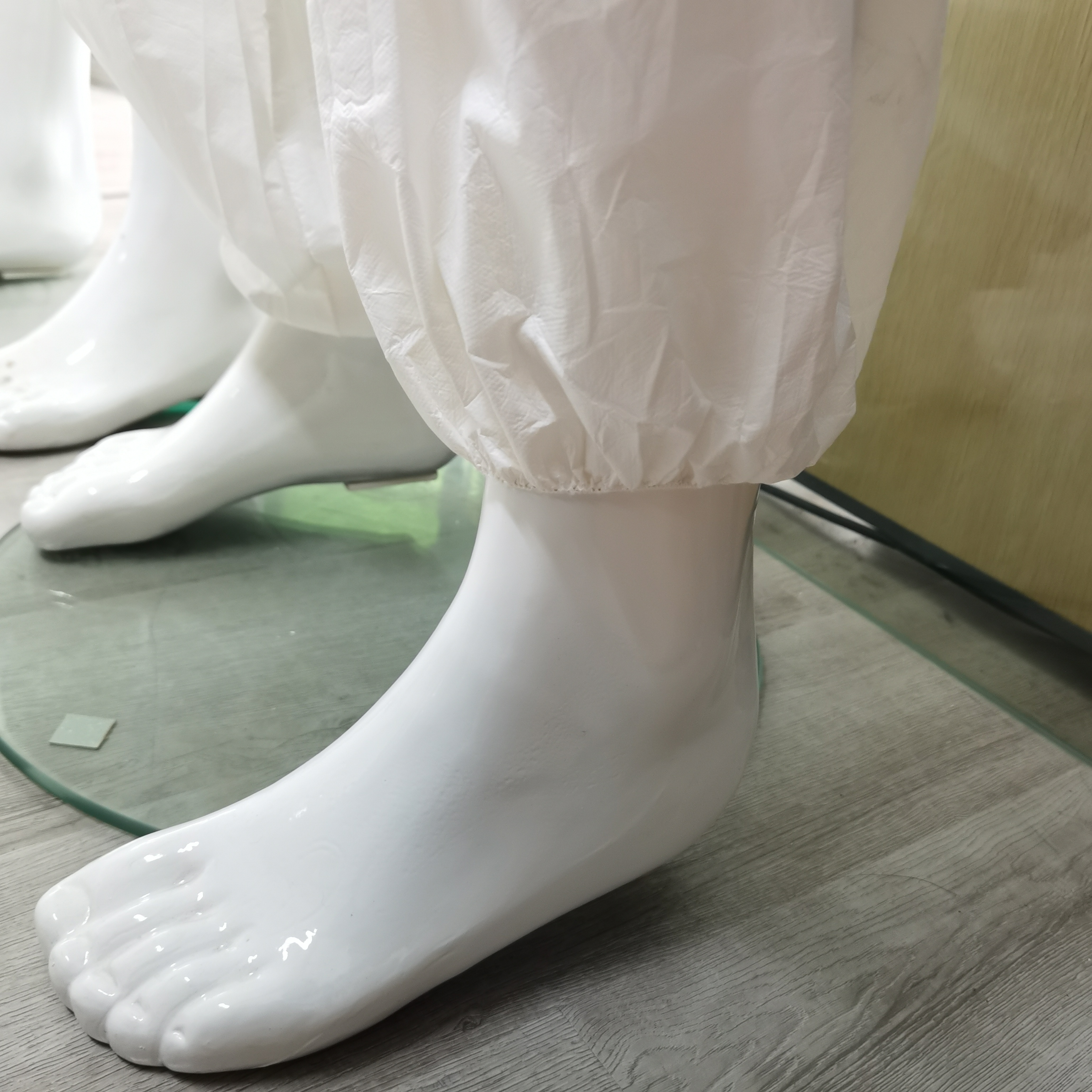Disposable Non Woven Coverall With Breathable Anti Static Fabric EN1149 Standard