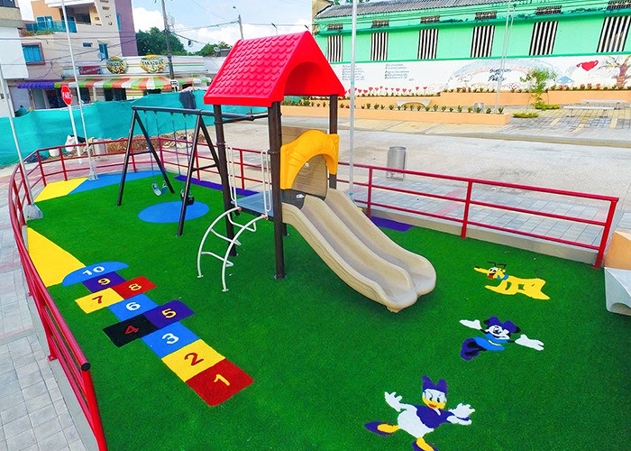 Customized Images Pictured Artificial Grass Polyethylene Material 17mm UV Resistance For Any Occasions