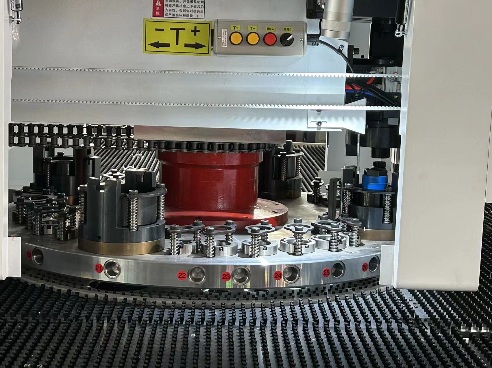 CNC Turret Machine Stamping 380V 50Hz Sheet Metal Punching Machine