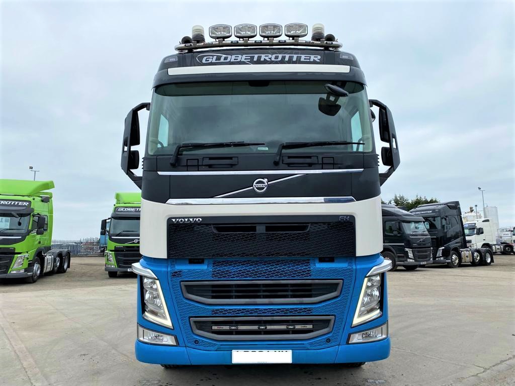 FH 500 Tractor Truck Head 4*2/6*2/6*4 Dynamic Steering Euro Truck for Logistics Transportation Used and Affordable