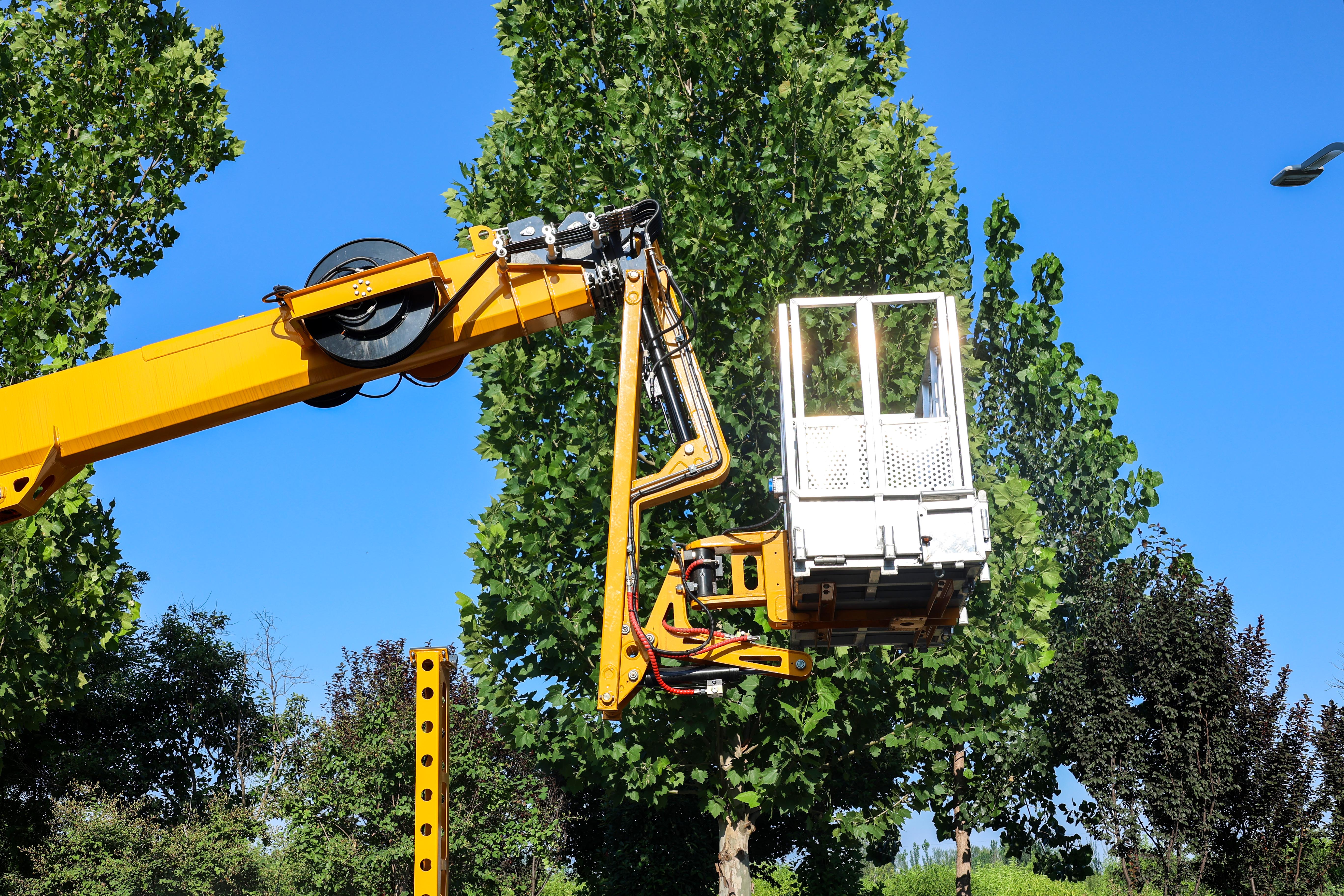 GKS28 hydraulic telescopic boom elevating high altitude working height aerial work platform truck for sale