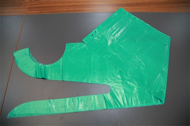 Water Resistant Disposable Plastic Aprons for Food / Cleaning / Hospital Industry