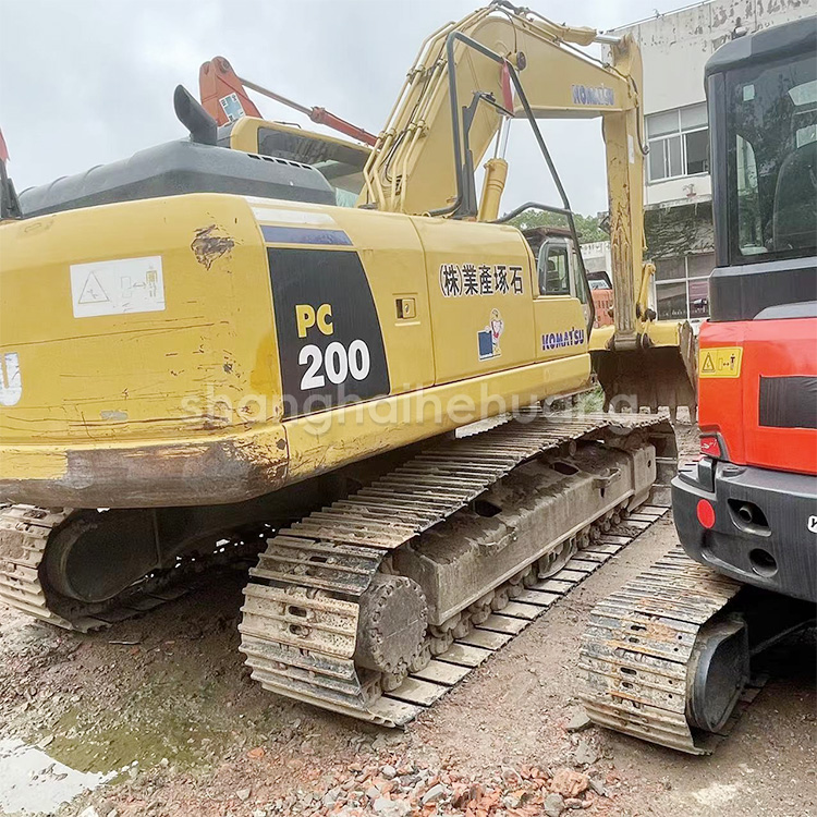 Komatsu PC200 8 Excavator With Original Hydraulic Cylinder And 0.8m3 Bucket Capacity