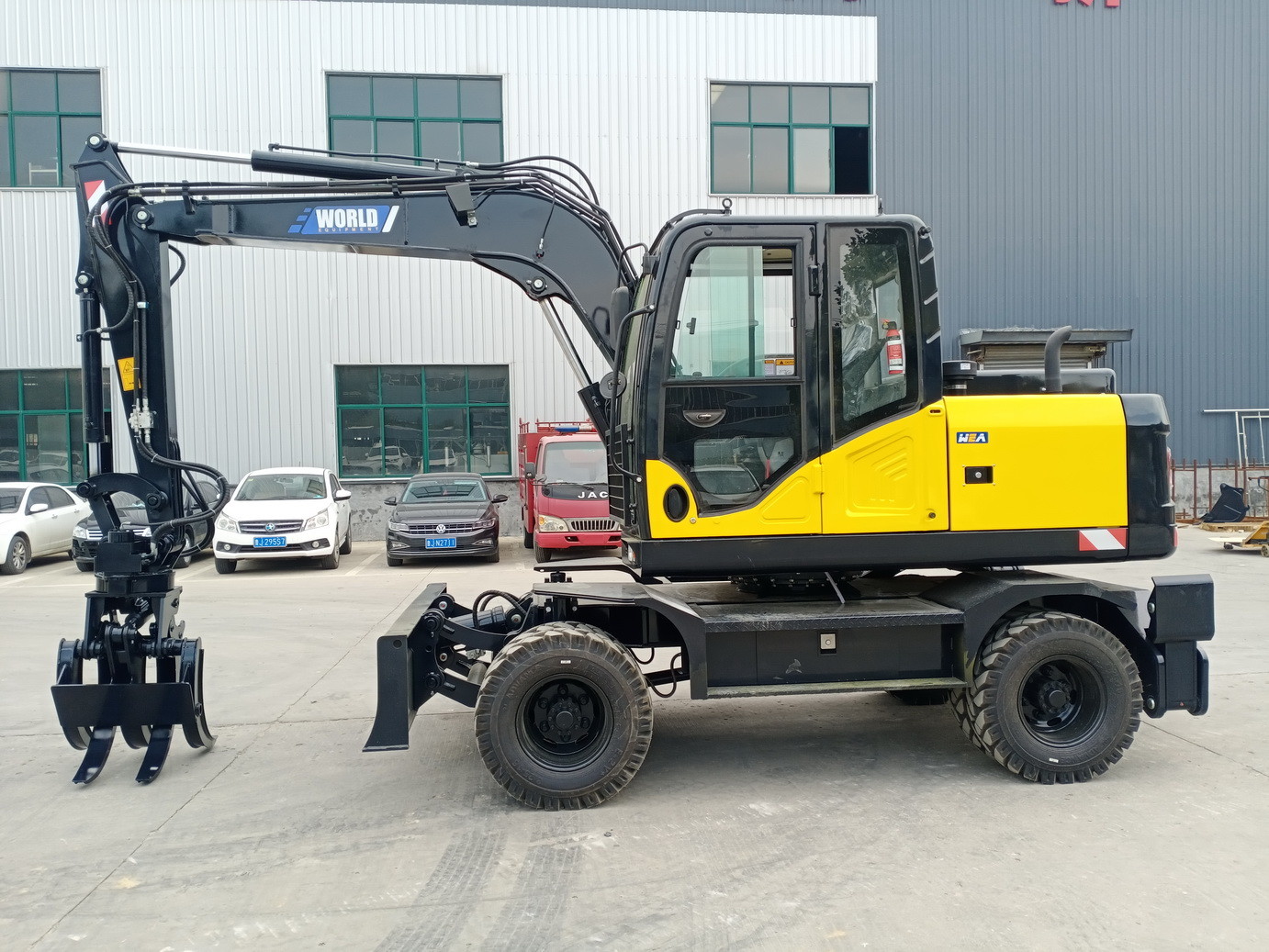 China Mechanic Wheel Type Excavator With Grapple For Wood Or Grass