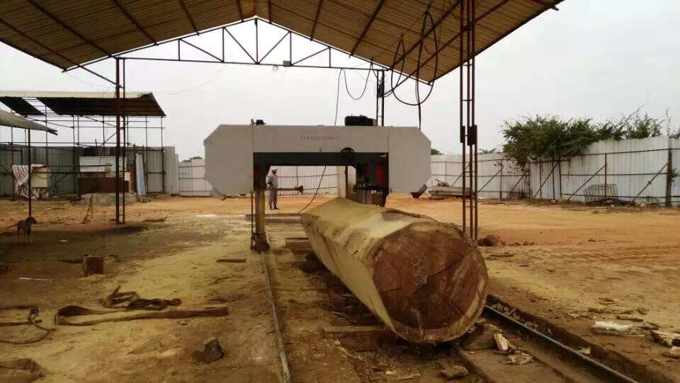 Large Horizontal Diesel Powered Log Cutting Band Sawmill Automatic Operation