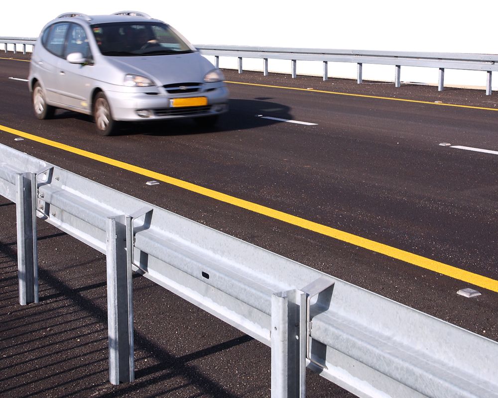 Roadway Safety Hot Dip Galvanized Steel Guardrail Crash Barrier C Post for Protection