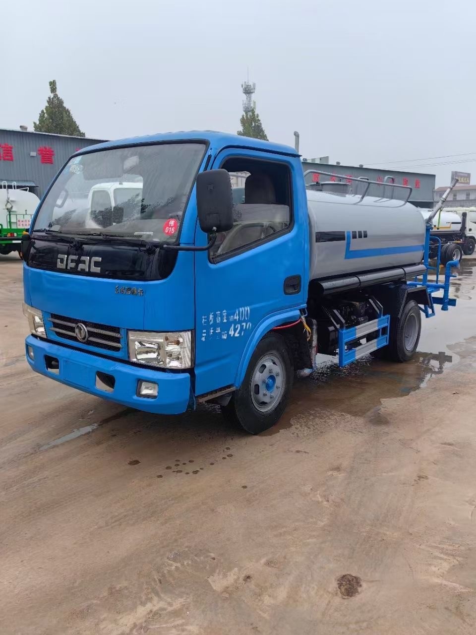 FAW Tank Watering Truck Dongfeng Sinotruk HOWO Shacman Road Sprinkler Sanitation Vehicle 20000/30000L 6X4 Heavy Duty Milk Tanker Drinking Water Truck