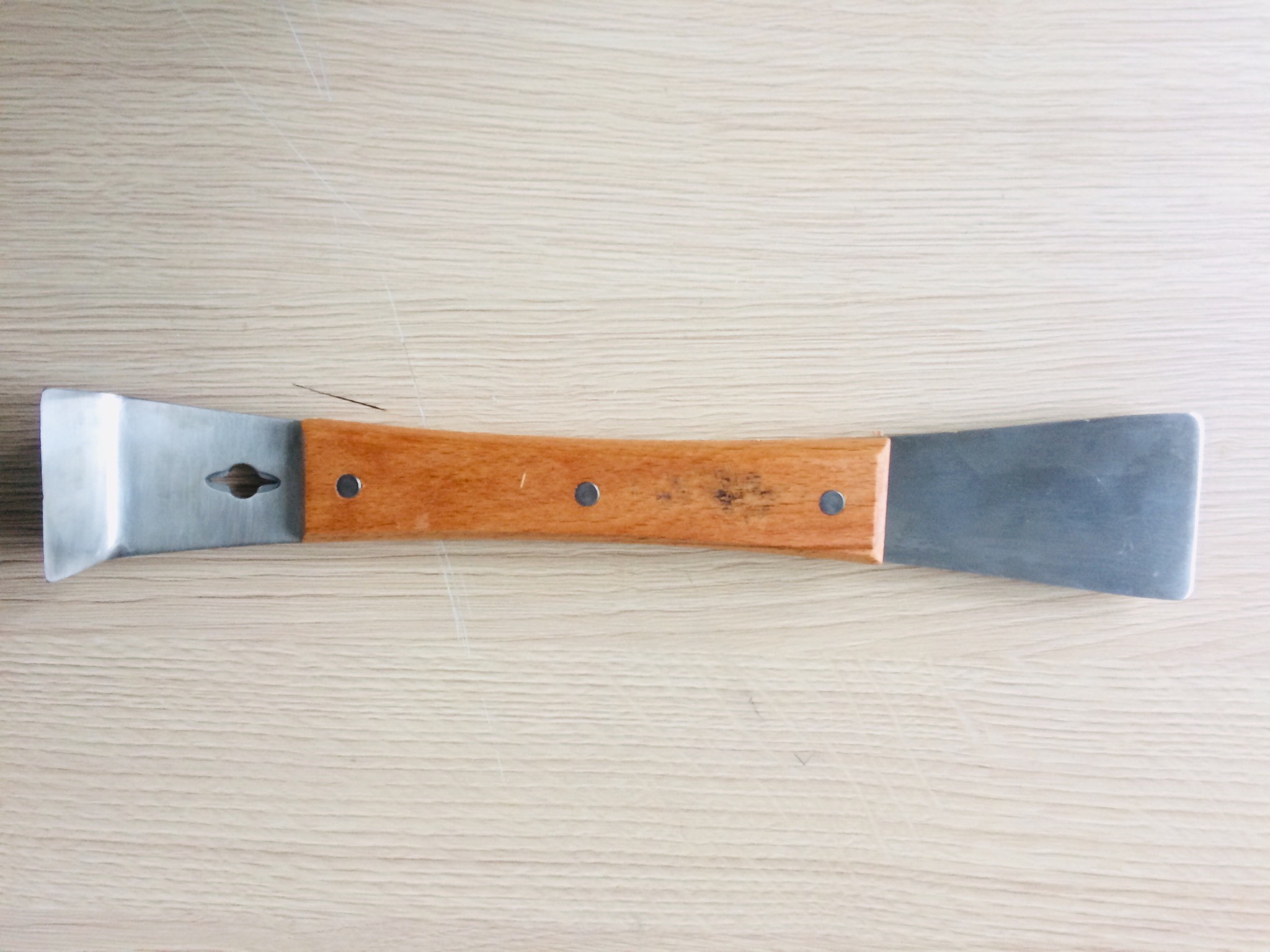 Wholesale Stainless Steel Bee Hive Equipment Wooden Handle Bee Hive Tool Scraper
